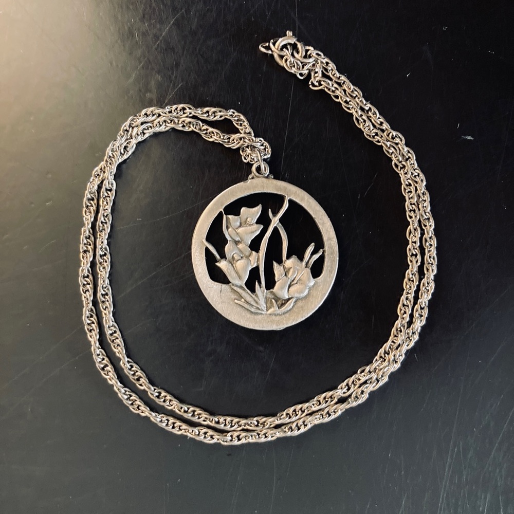 Vintage Pewter Floral Necklace - Picture 3 of 11